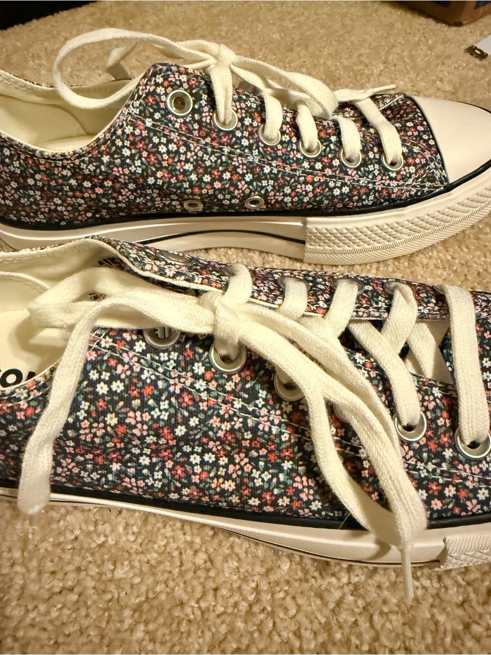 Women’s NWOT Converse Low Top Sneakers - Navy Floral Print size 8 - Picture 7 of 9